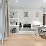 Bright Balcony Retreat Central Hammersmith Stay