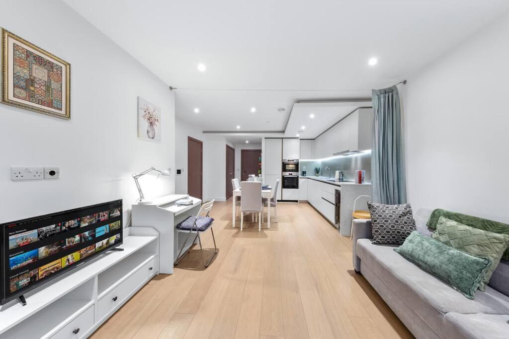 Bright Balcony Retreat Hammersmith Apartment London