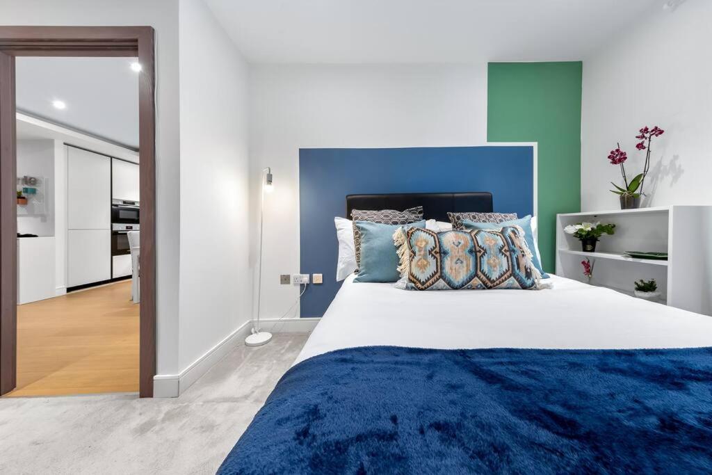 Bright Balcony Retreat Hammersmith Apartment *