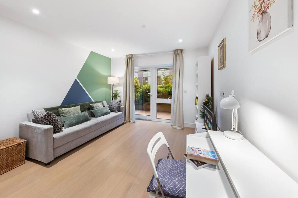 Bright Balcony Retreat Hammersmith London