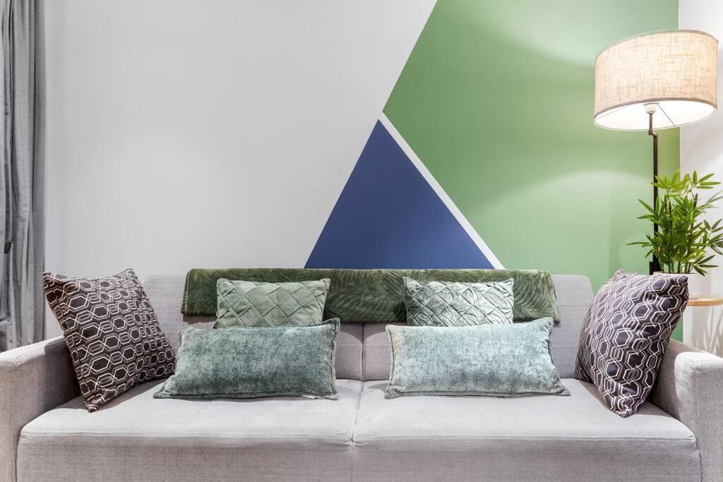 Bright Balcony Retreat Hammersmith Apartment *
