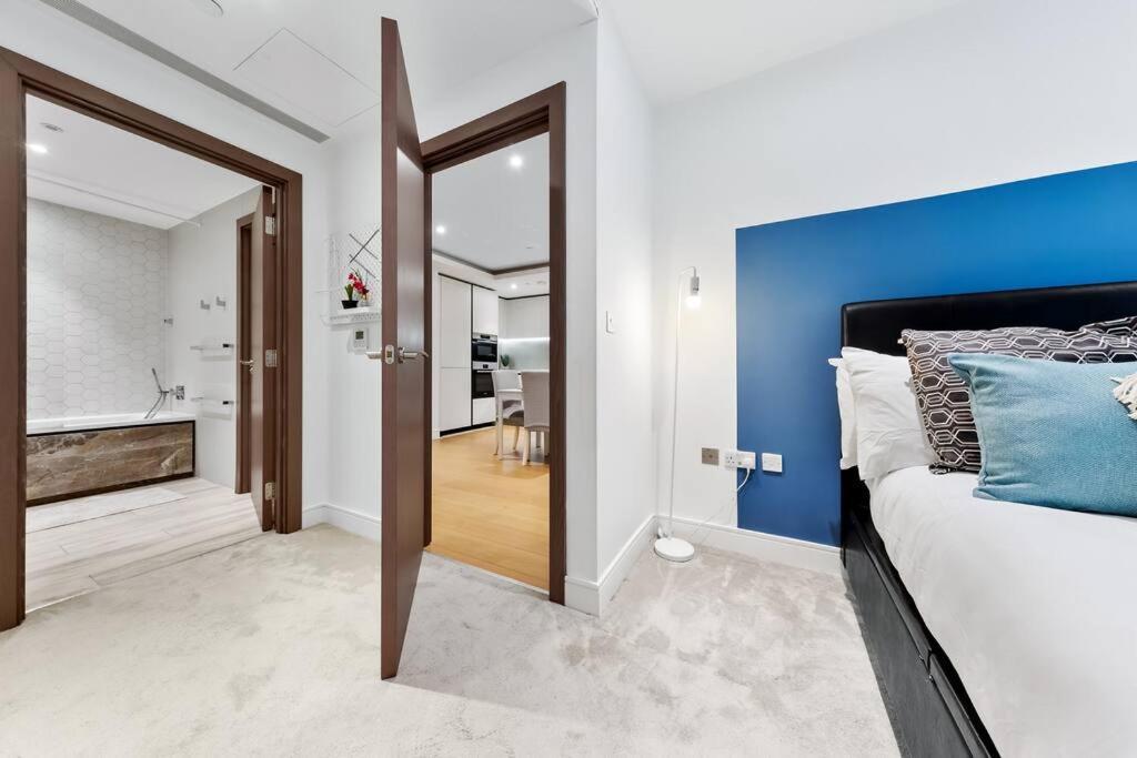 Bright Balcony Retreat Hammersmith Apartment