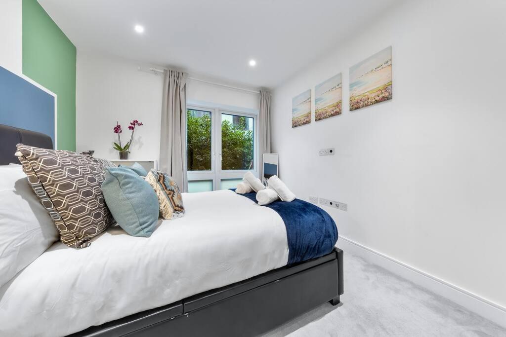 Bright Balcony Retreat Hammersmith Apartment London